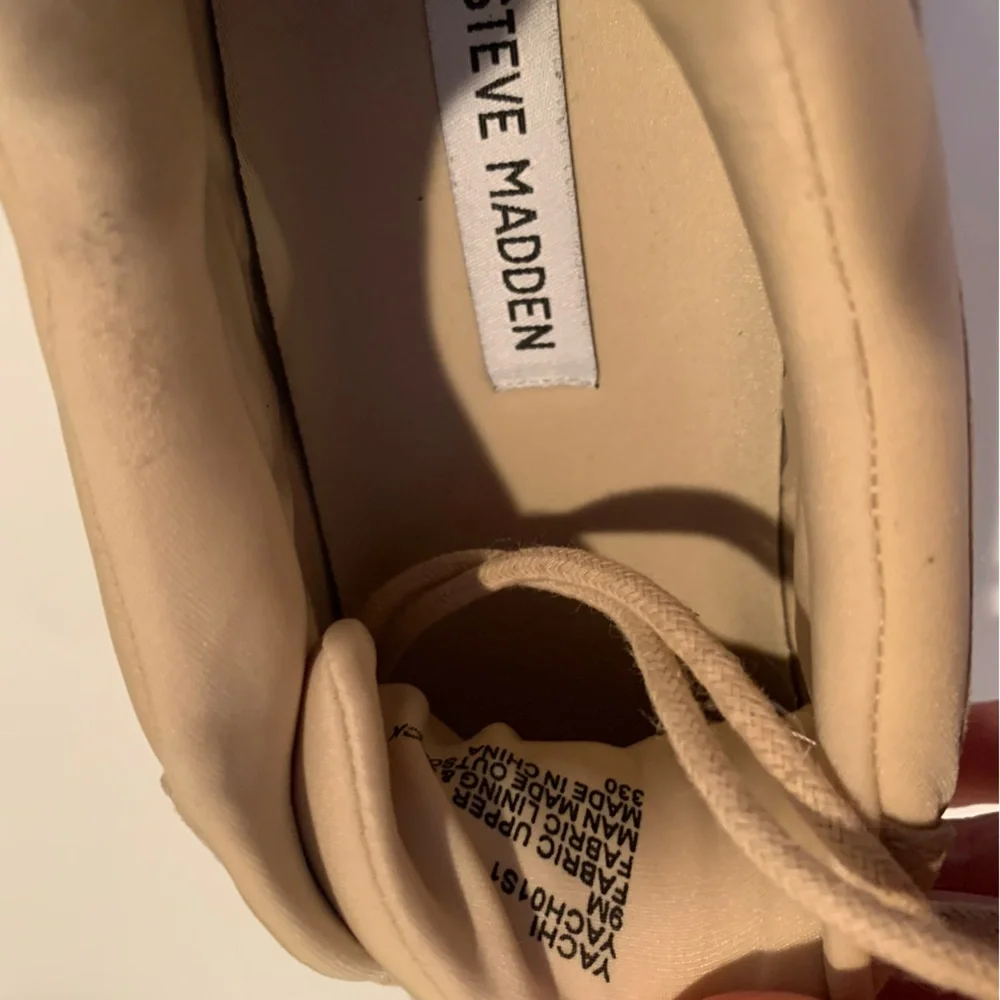 Steve Madden Yachi Beige Size‎ 9